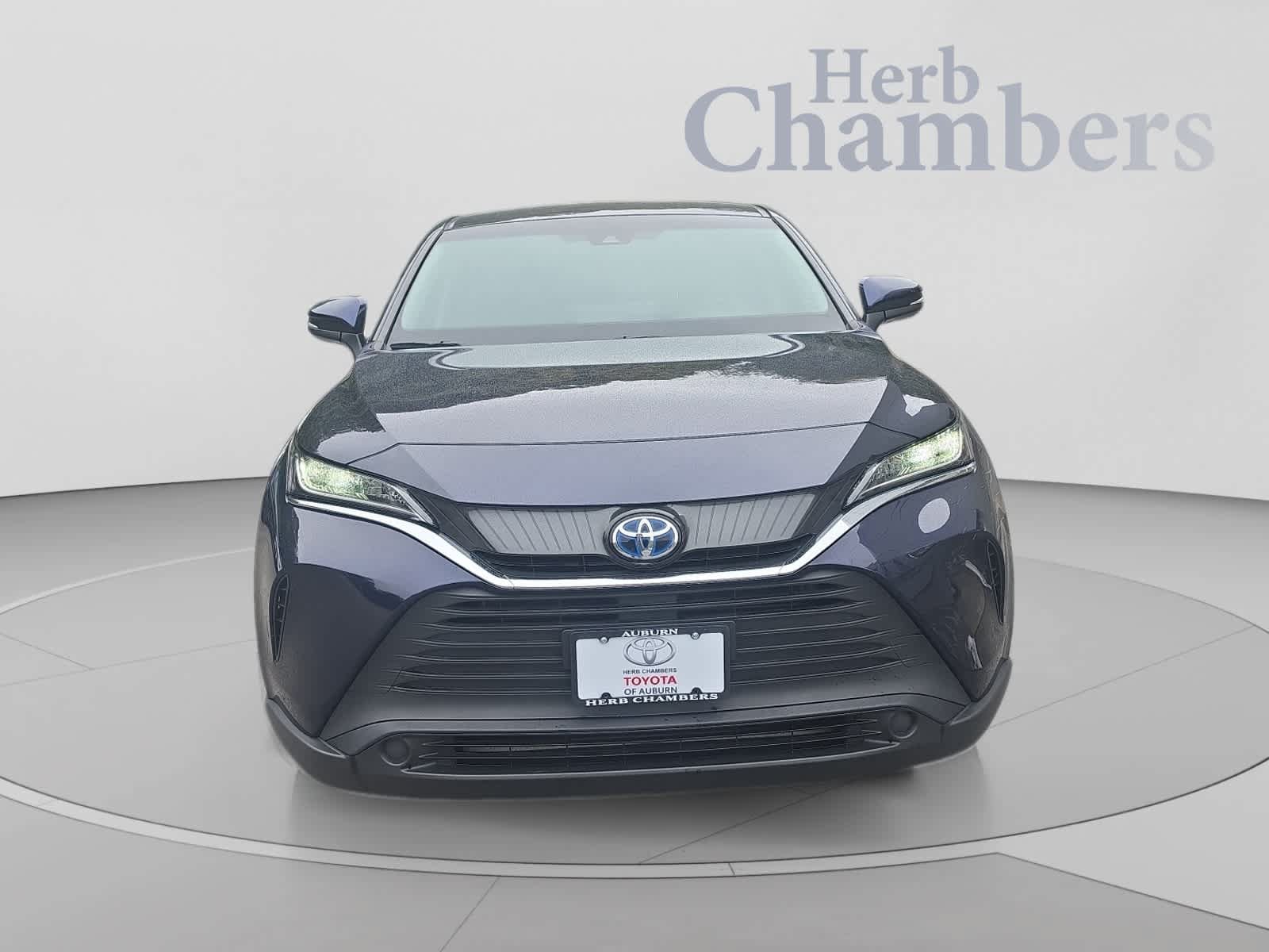 Used 2022 Toyota Venza LE AWD/4WD image 2