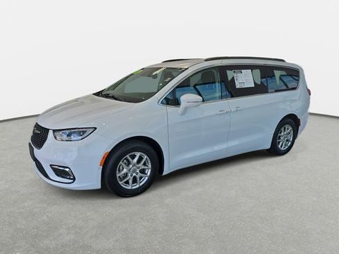 Used 2022 Chrysler Pacifica Touring-L w/ Uconnect Theater Family Group image 8
