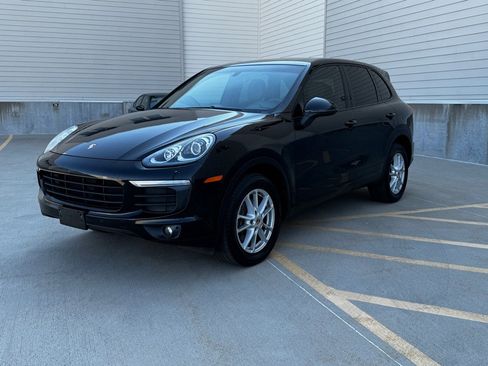 Used 2016 Porsche Cayenne w/ Premium Package image 7