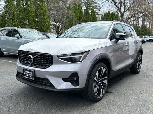 New 2026 Volvo XC40 B4 Plus w/ Protection Package Premier FWD image 5