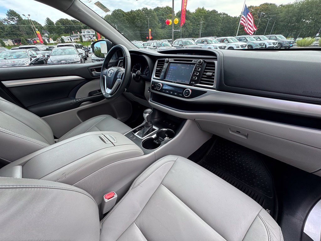 Used 2014 Toyota Highlander XLE AWD/4WD image 39