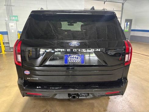 Certified 2025 Ford Expedition Active AWD/4WD image 5