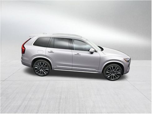 New 2026 Volvo XC90 B5 Plus AWD/4WD image 18