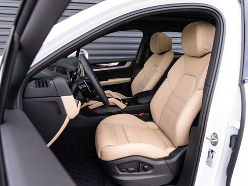 Certified 2026 Porsche Cayenne Coupe AWD/4WD image 5