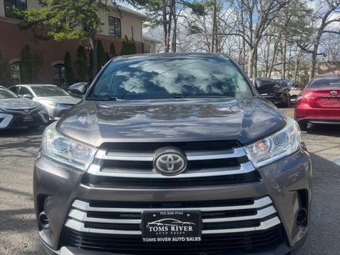 Used 2019 Toyota Highlander LE FWD image 8