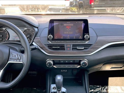 Used 2025 Nissan Altima 2.5 SV image 12