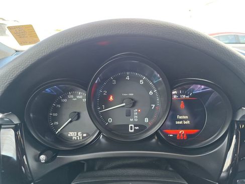 Used 2023 Porsche Macan image 8