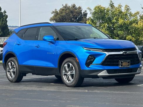 Used 2024 Chevrolet Blazer LT w/ Convenience Package FWD image 2