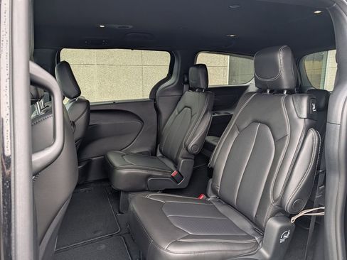 New 2026 Chrysler Pacifica Select AWD/4WD image 6