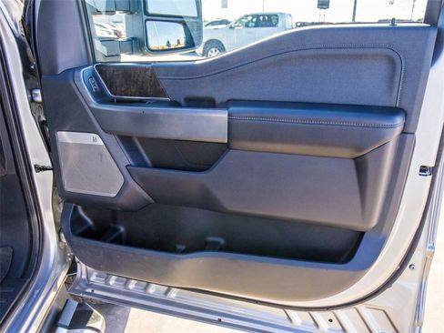 Used 2023 Ford F250 Lariat w/ Chrome Package image 19