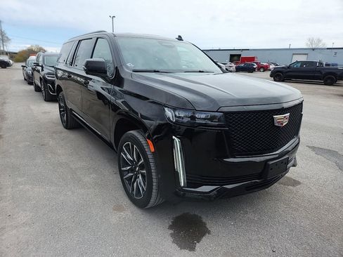 Used 2022 Cadillac Escalade ESV Sport w/ Touring Package AWD/4WD image 5