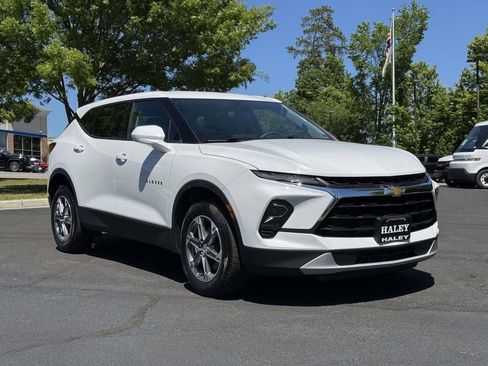 Used 2023 Chevrolet Blazer LT FWD image 2