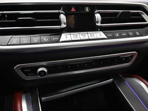 Used 2022 BMW X6 xDrive40i w/ Executive Package image 18