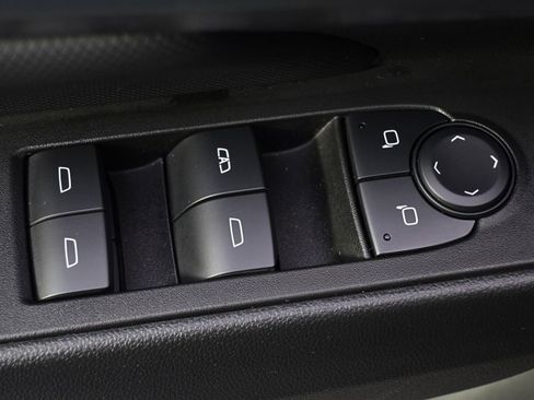 Used 2024 Chevrolet Equinox EV RS image 23