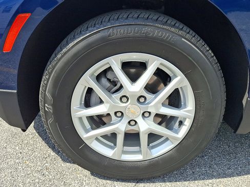 Used 2023 Chevrolet Equinox LS AWD/4WD image 9