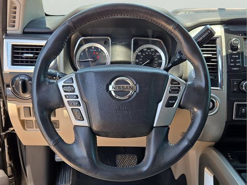 Used 2018 Nissan Titan SV w/ SV Convenience Package RWD image 14