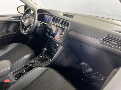 Used 2022 Volkswagen Tiguan SE image 27