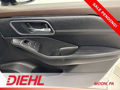 Used 2021 Nissan Rogue Platinum image 16