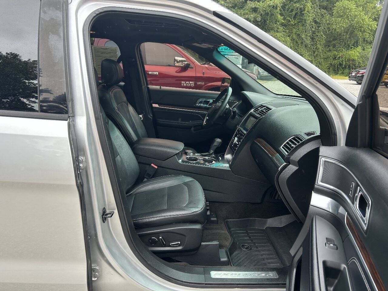 Used 2017 Ford Explorer Limited AWD/4WD image 27