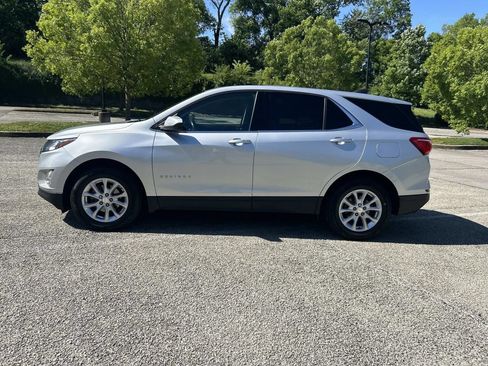 Used 2020 Chevrolet Equinox LT w/ Driver Convenience Package FWD image 4