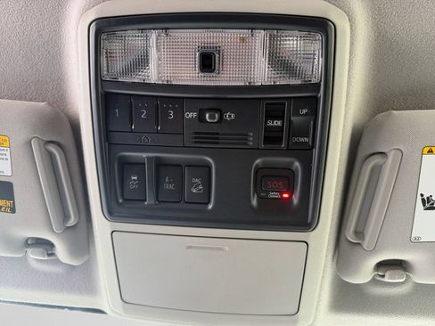 Used 2018 Toyota 4Runner Limited AWD/4WD image 20