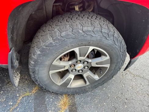 Used 2017 Chevrolet Colorado Z71 AWD/4WD image 3