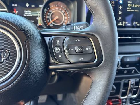 Used 2025 Jeep Wrangler Unlimited Rubicon AWD/4WD image 30