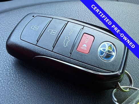 Used 2022 Toyota Venza Limited image 34