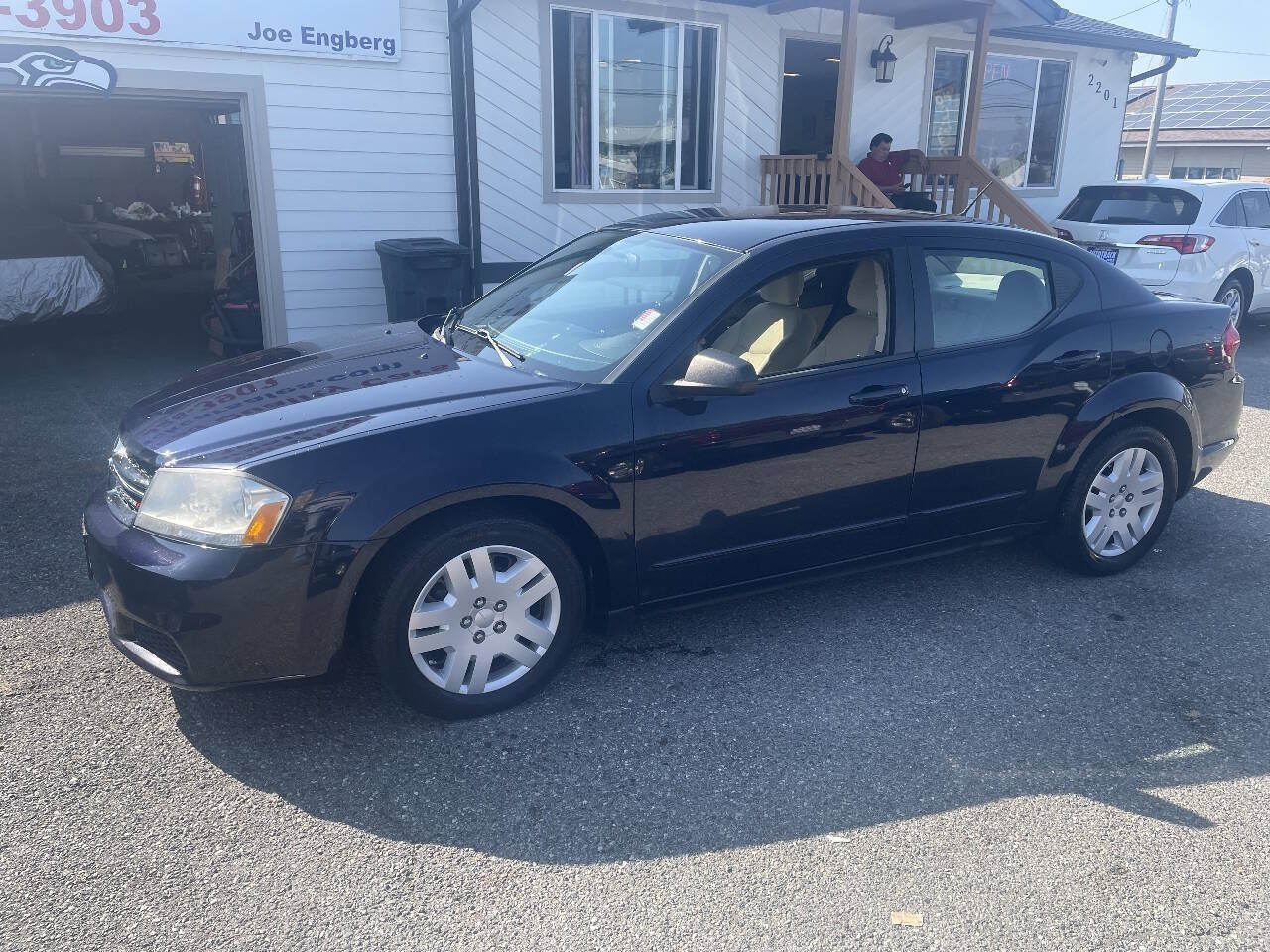 Used 2012 Dodge Avenger SE FWD image 1