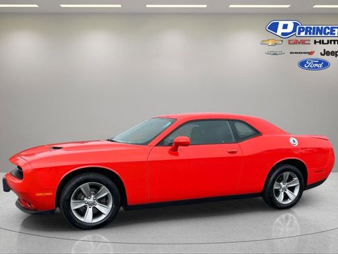 Used 2019 Dodge Challenger SXT RWD image 6