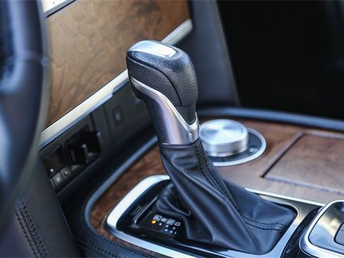 Used 2022 Nissan Armada SL w/ Captain's Chairs Package image 19