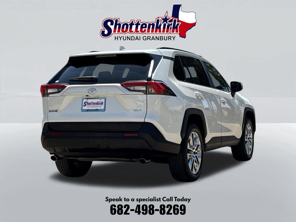 Used 2021 Toyota RAV4 XLE Premium FWD image 6