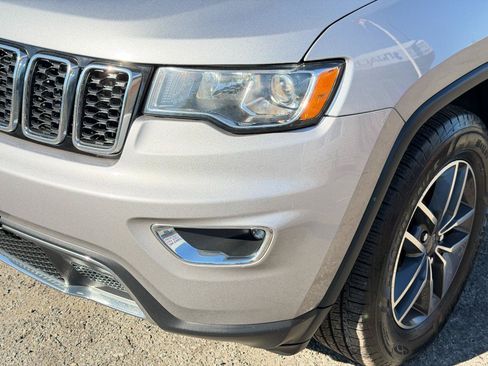 Used 2019 Jeep Grand Cherokee Limited AWD/4WD image 9