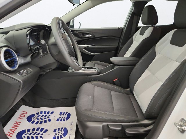 Used 2025 Chevrolet Trax LS w/ LS Convenience Package FWD image 11