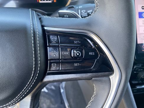 Used 2023 Jeep Grand Cherokee Overland image 28