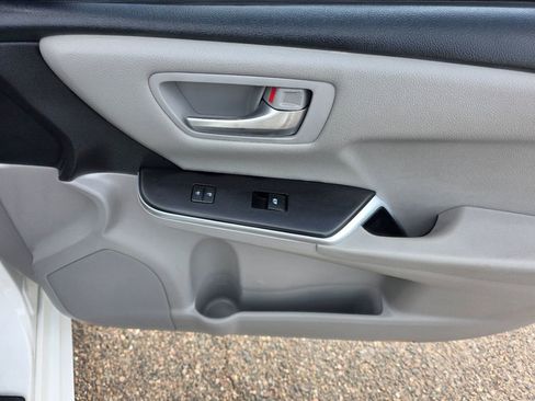 Used 2017 Toyota Camry LE image 27