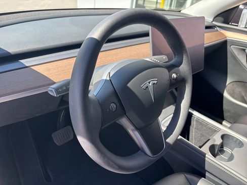 Used 2024 Tesla Model Y Long Range AWD/4WD image 6
