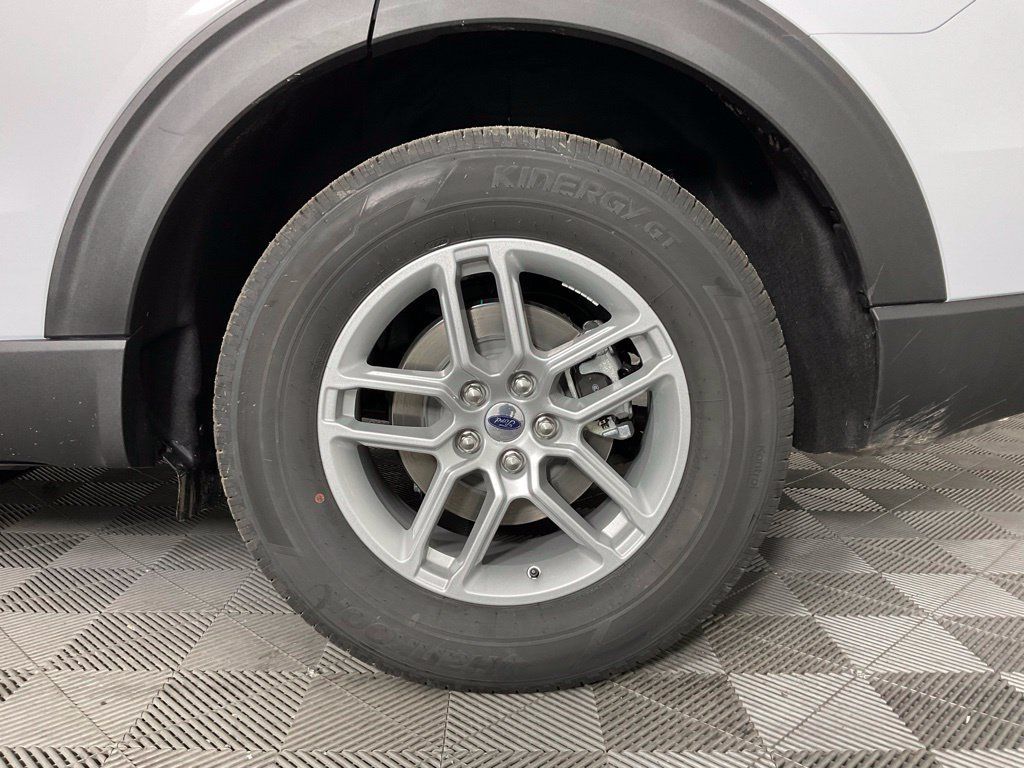 New 2026 Ford Explorer Active RWD image 10