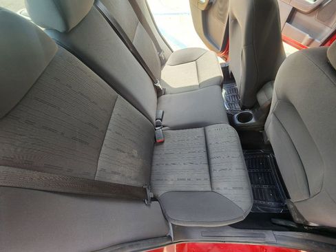 Used 2010 Ford Focus SE image 9