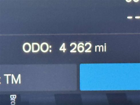 Certified 2026 Volvo XC60 B5 Plus w/ Climate Package image 24