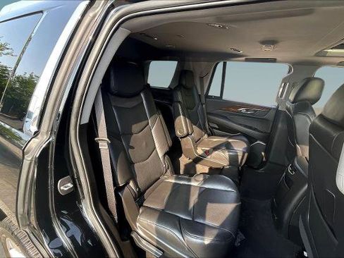 Used 2020 Cadillac Escalade Luxury AWD/4WD image 24