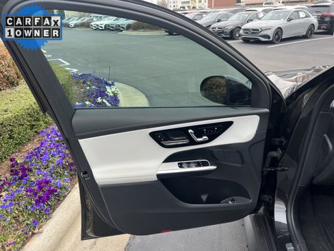 Used 2025 Mercedes-Benz GLC 300 image 14