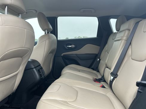 Used 2016 Jeep Cherokee Limited AWD/4WD image 11