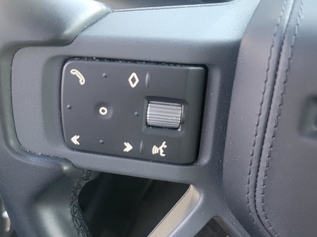 Used 2022 Land Rover Defender 110 X-Dynamic HSE AWD/4WD image 22