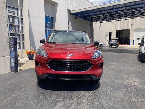 Certified 2022 Ford Escape SE w/ SE Sport Appearance Package AWD/4WD image 3