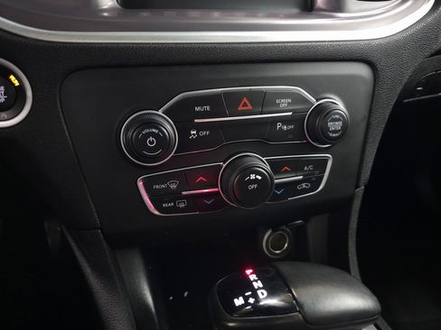 Used 2019 Dodge Charger SXT image 24