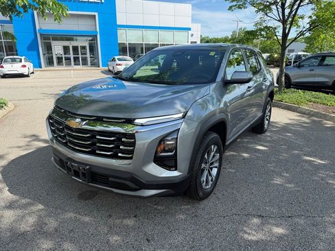 Used 2026 Chevrolet Equinox LT AWD/4WD image 9