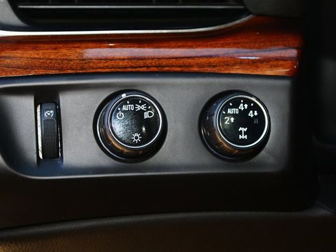 Used 2015 Cadillac Escalade Luxury image 14