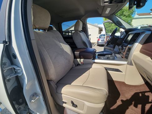 Used 2018 RAM 1500 Laramie w/ Convenience Group AWD/4WD image 25