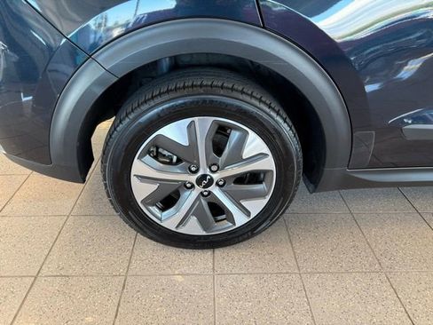 Used 2022 Kia Niro EX image 10